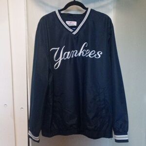 MLB Yankees sweatshirt